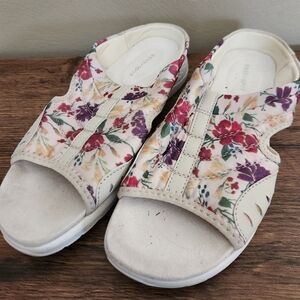 Essy Spirit Floral Slip-On Shoe Size 8.5W